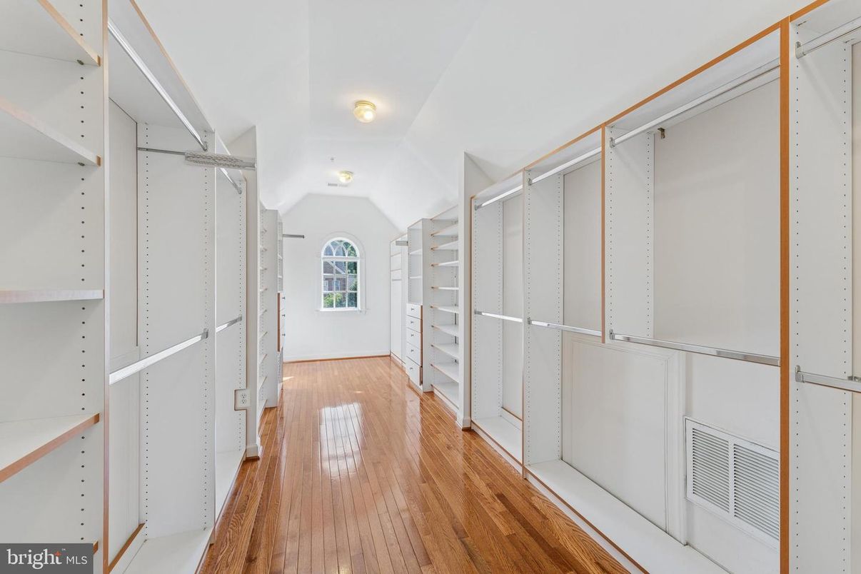 Interior, Walk-in Closets, Wood Texture Flooring