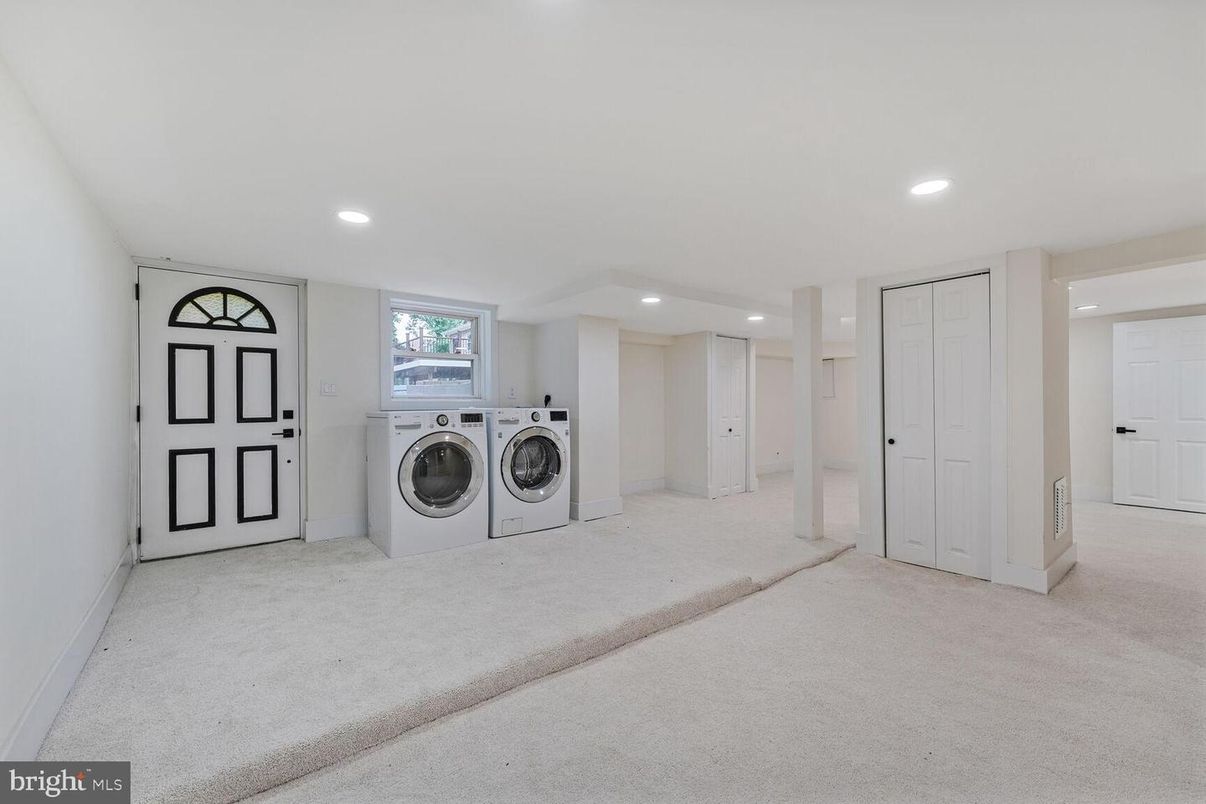 Interior, Recessed Lighting, Utility Closets, Washer