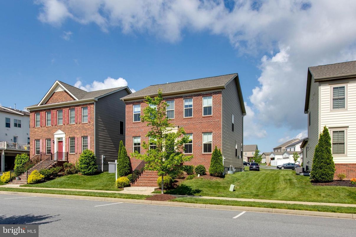 Exterior, Facade, Brick Facade, Georgian