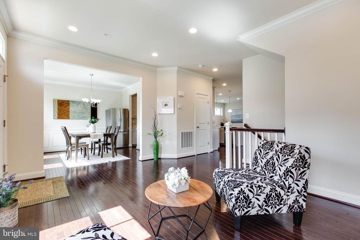Chandelier, Dining room, Interior, Recessed Lighting, Wood Texture Flooring