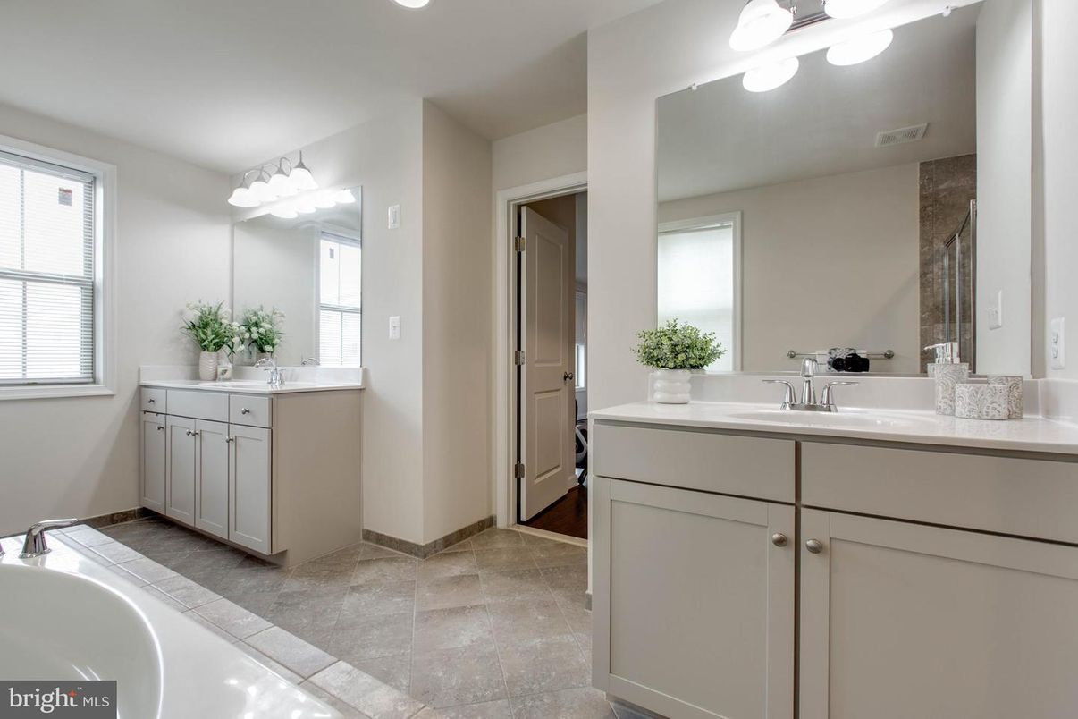 Bathroom, Dual Sink Vanities, Interior