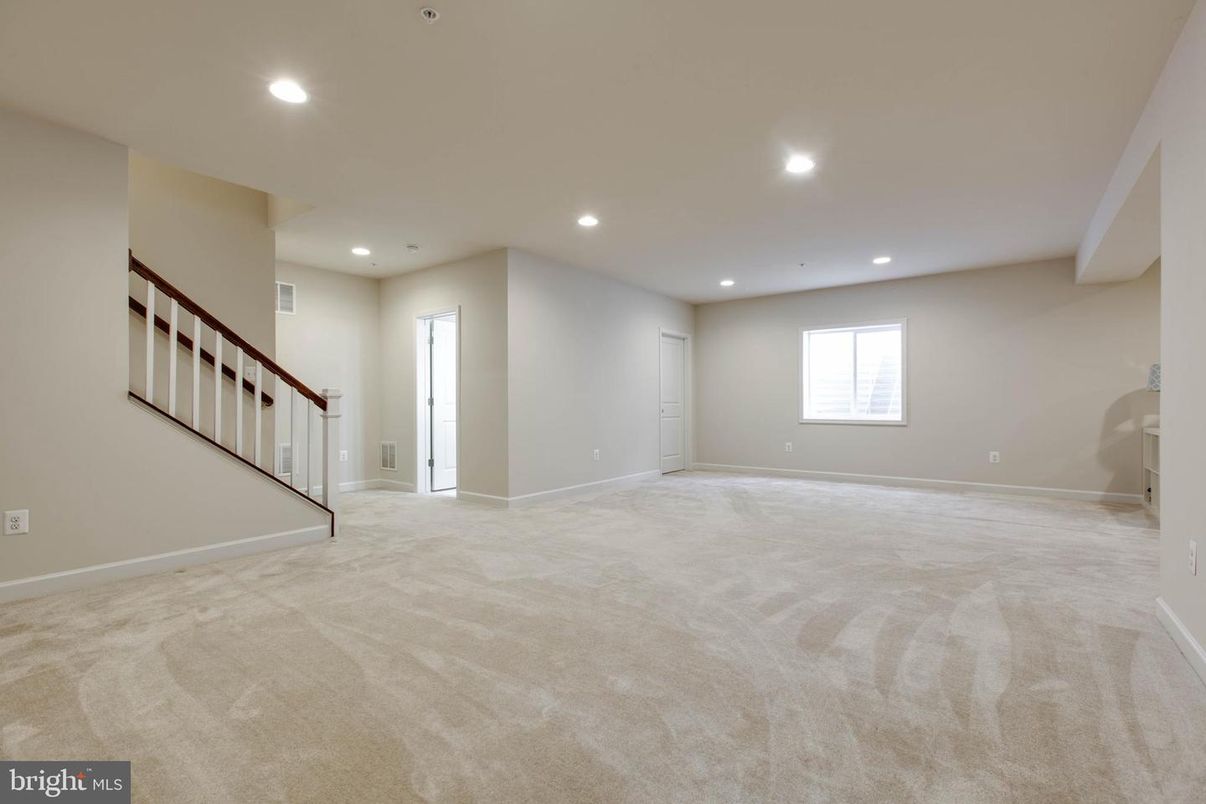 Empty room, Interior, Recessed Lighting