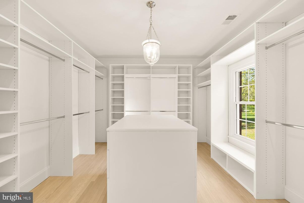 Interior, Pendant Lights, Walk-in Closets, Wood Texture Flooring