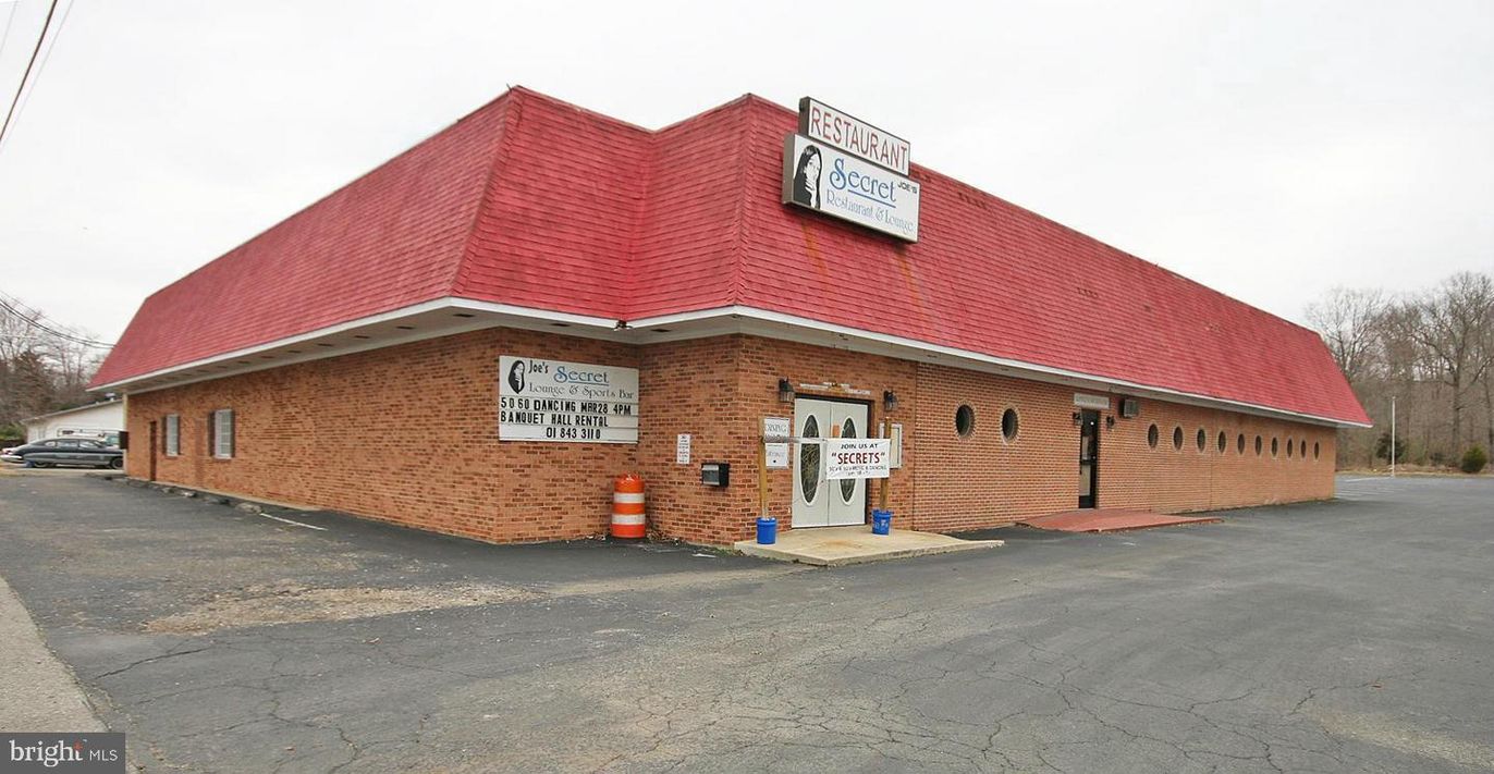 Attached, Exterior, Facade, Brick Facade, None