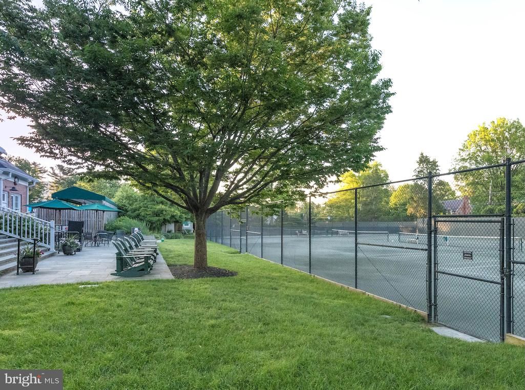 Exterior, Tennis Courts