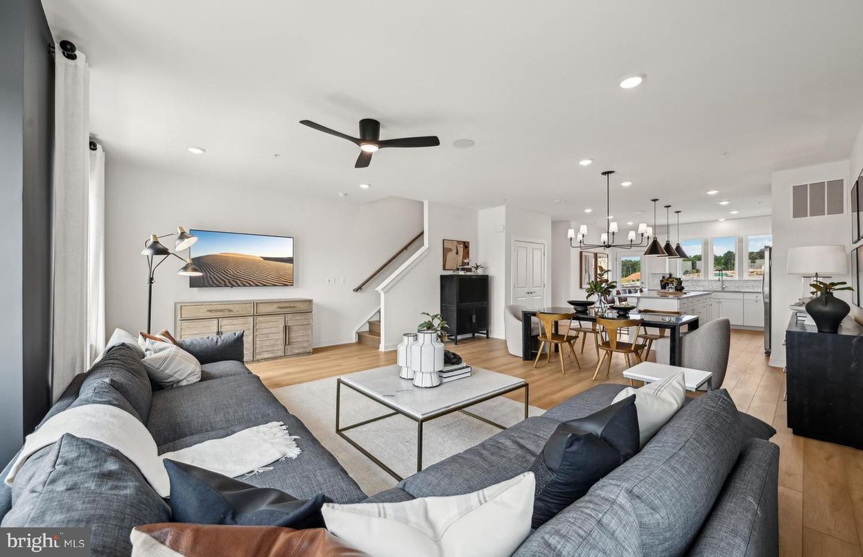 Dining room, Interior, Kitchen, Living room, Pendant Lights, Recessed Lighting, Wood Texture Flooring