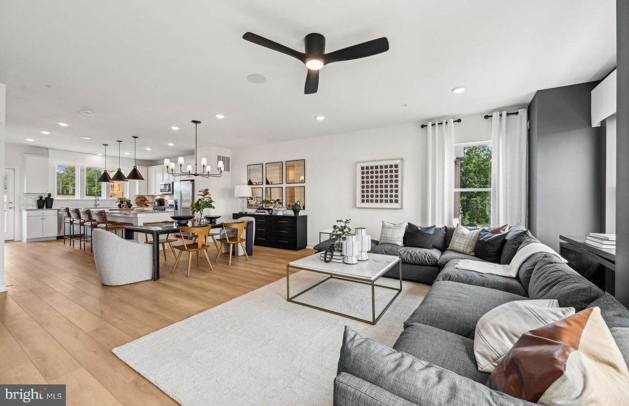 Dining room, Interior, Kitchen, Living room, Pendant Lights, Recessed Lighting, Wood Texture Flooring