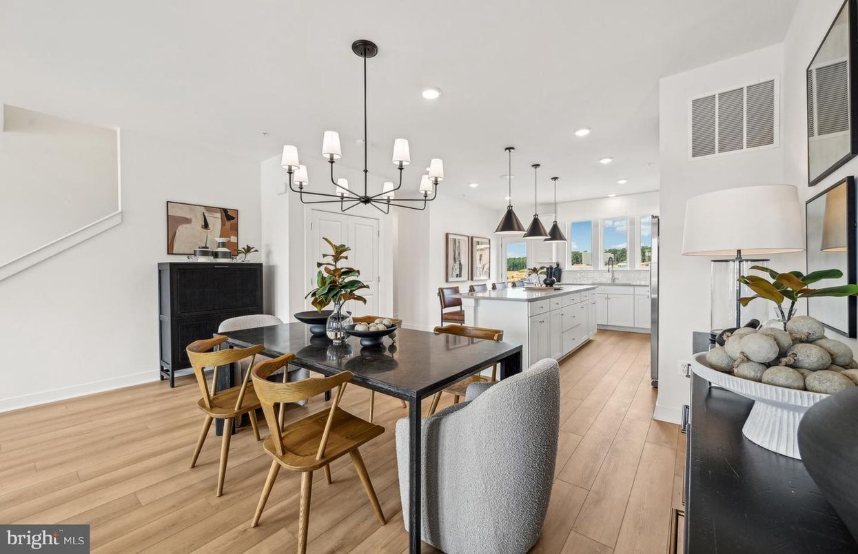 Dining room, Interior, Kitchen, Pendant Lights, Recessed Lighting, Wood Texture Flooring