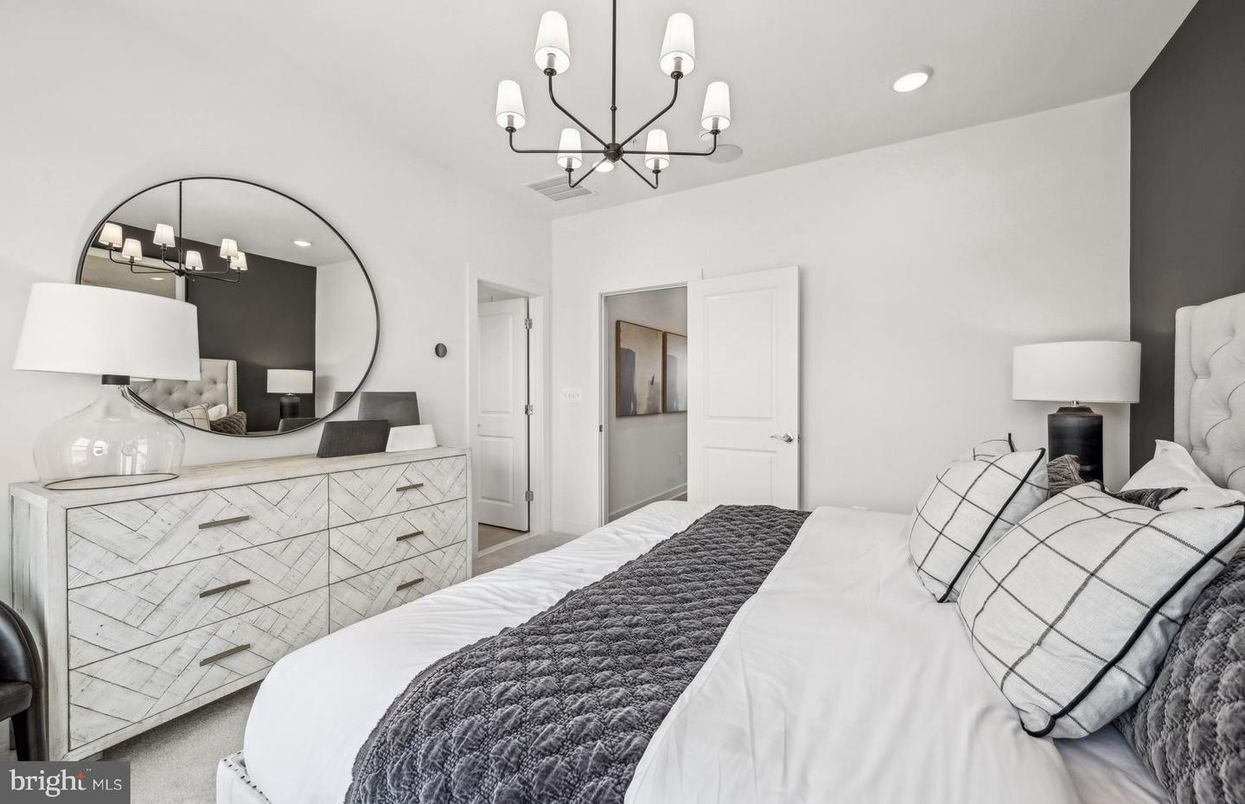 Bedroom, Chandelier, Interior, Recessed Lighting