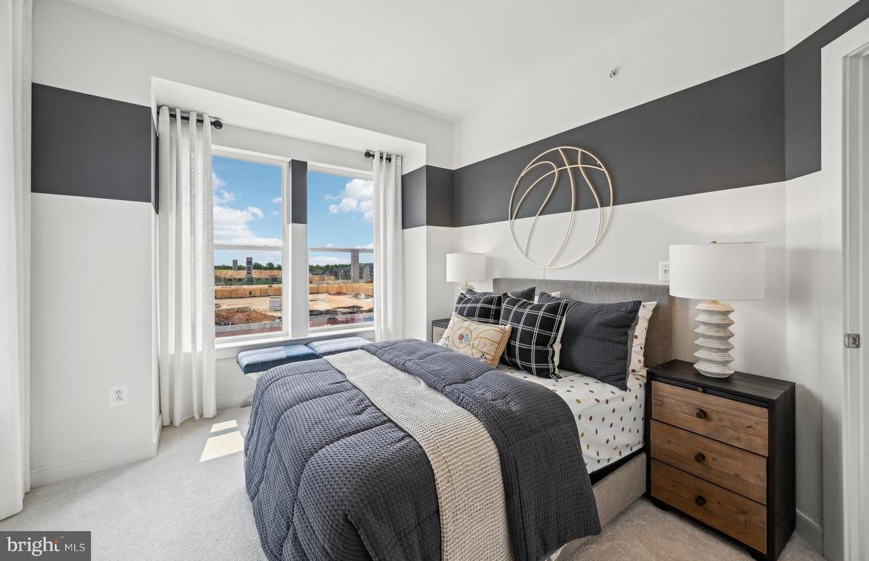 Bedroom, Interior, Water