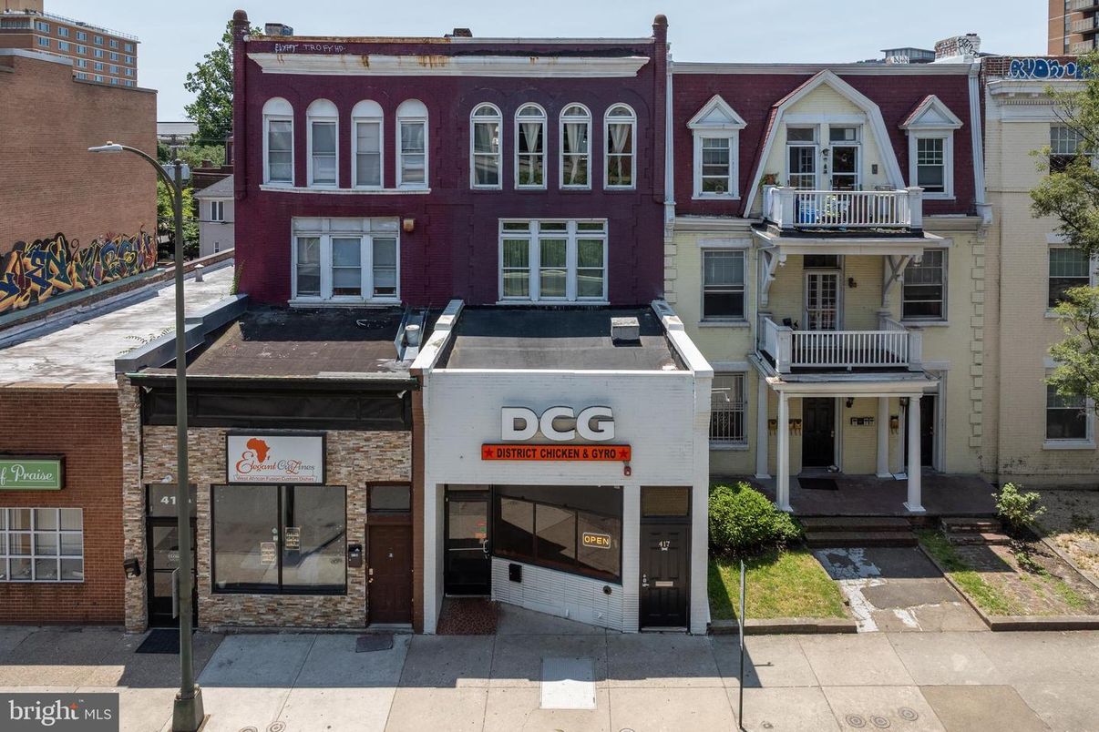 Exterior, Facade, Brick Facade, Rowhouse