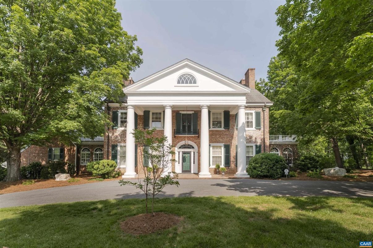 Exterior, Facade, Brick Facade, Georgian