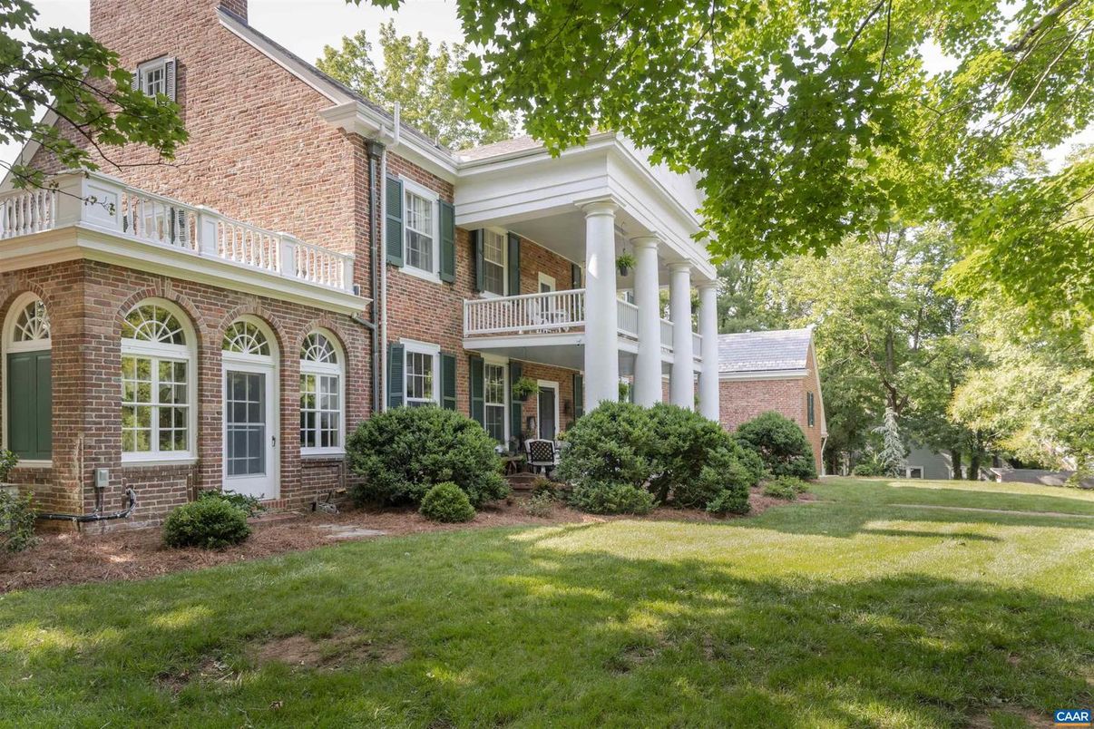 Backyard, Exterior, Facade, Brick Facade, Brick Traditional