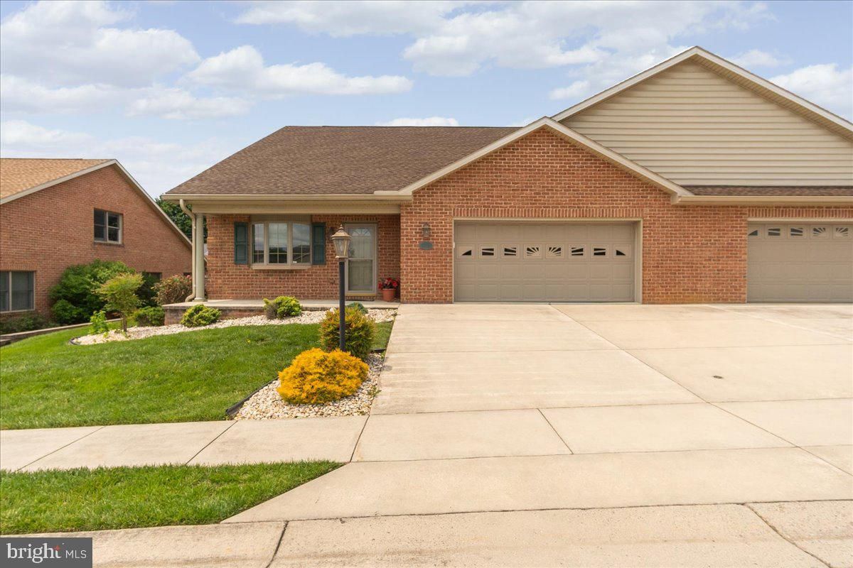 Attached, Exterior, Facade, Brick Facade, Brick Traditional