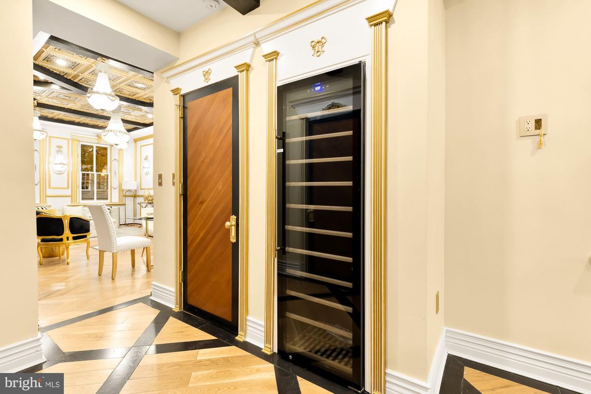 Interior, Pendant Lights, Recessed Lighting, Wood Texture Flooring