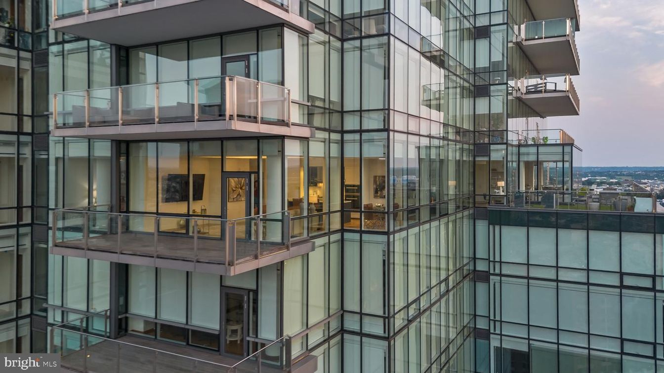 Exterior, Facade, Modern