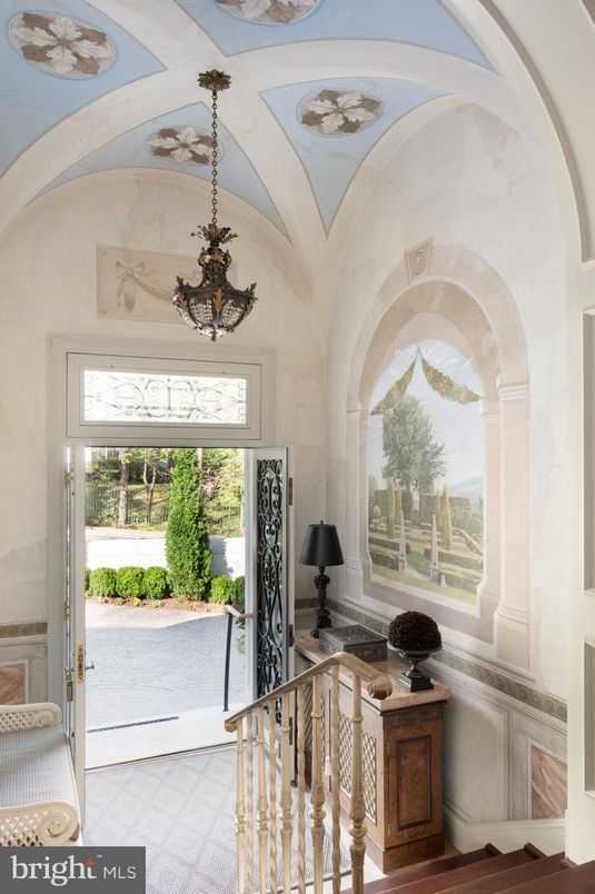 Chandelier, Interior