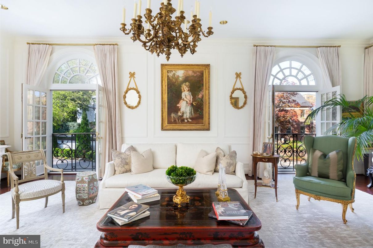 Chandelier, Interior, Living room