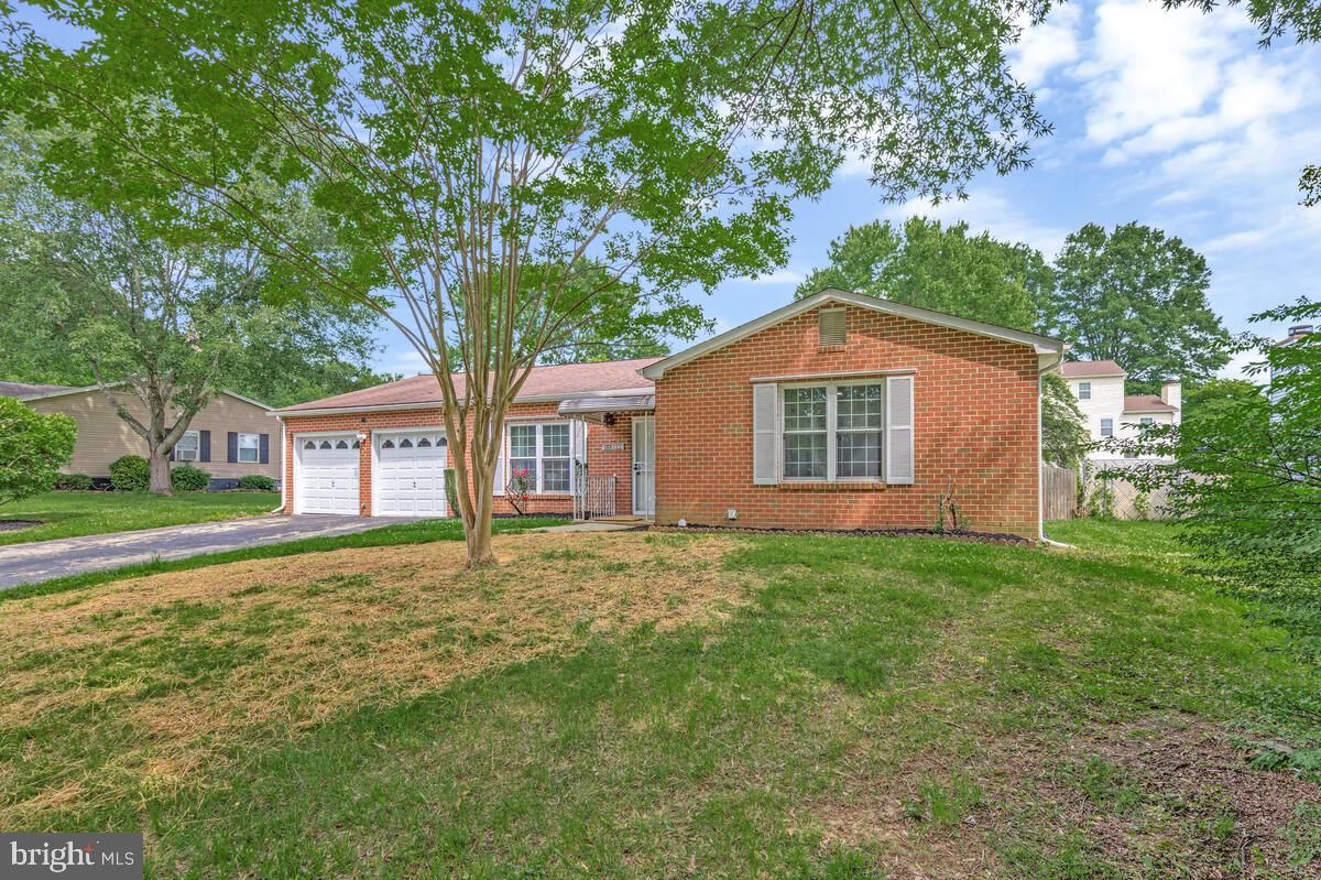 Attached, Backyard, Exterior, Facade, Brick Facade, Ranch