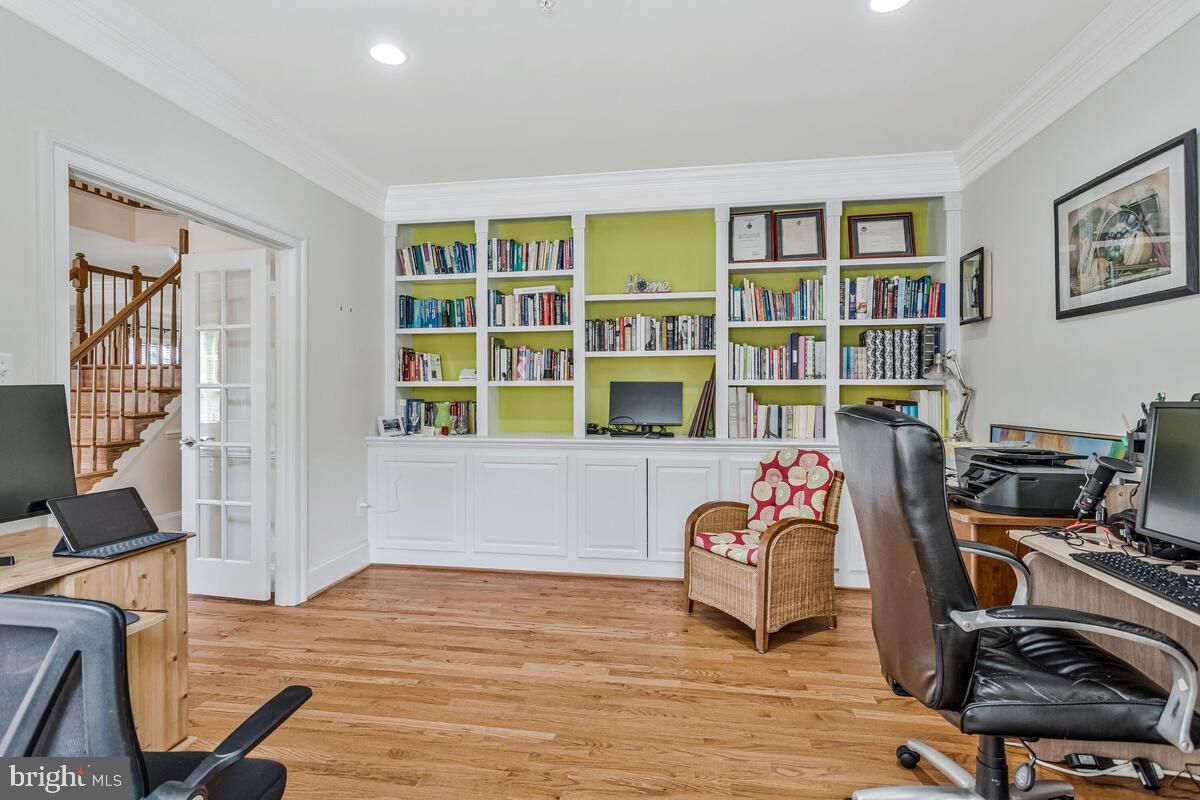 Home Office, Interior, Recessed Lighting, Wood Texture Flooring