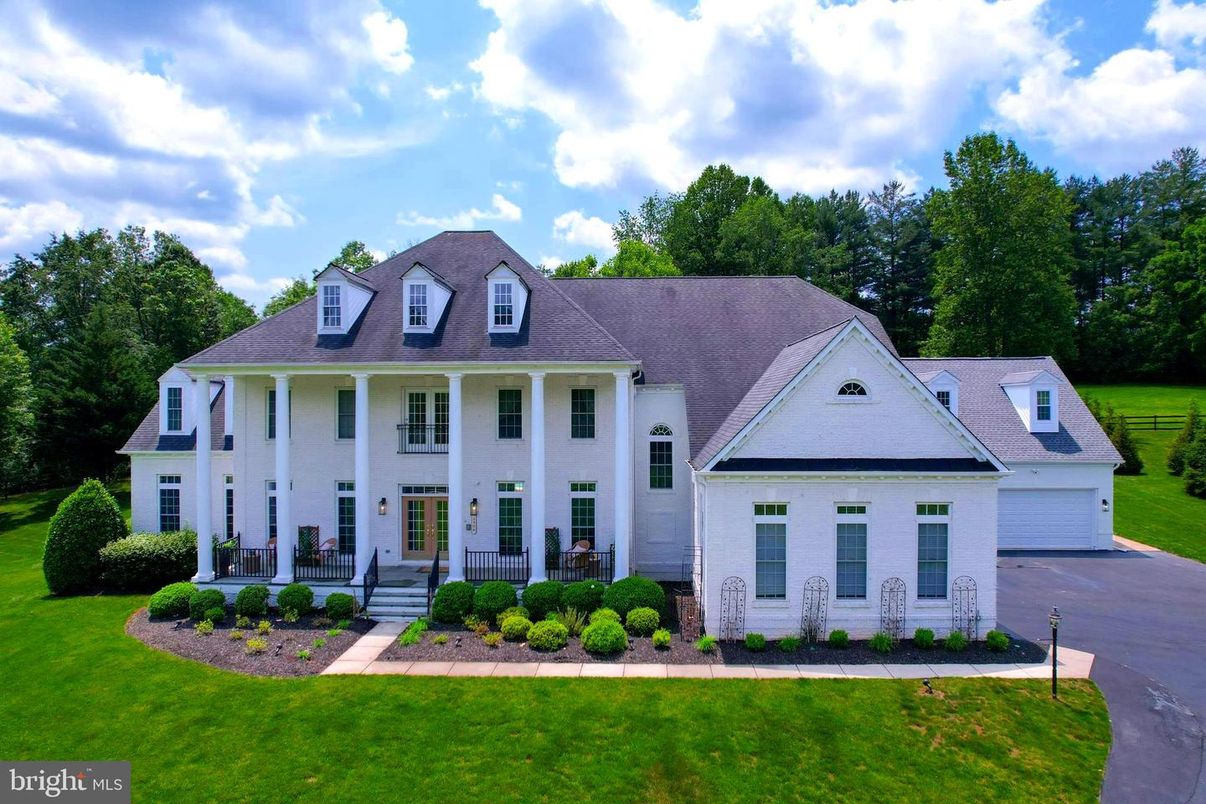 Attached, Exterior, Facade, Georgian