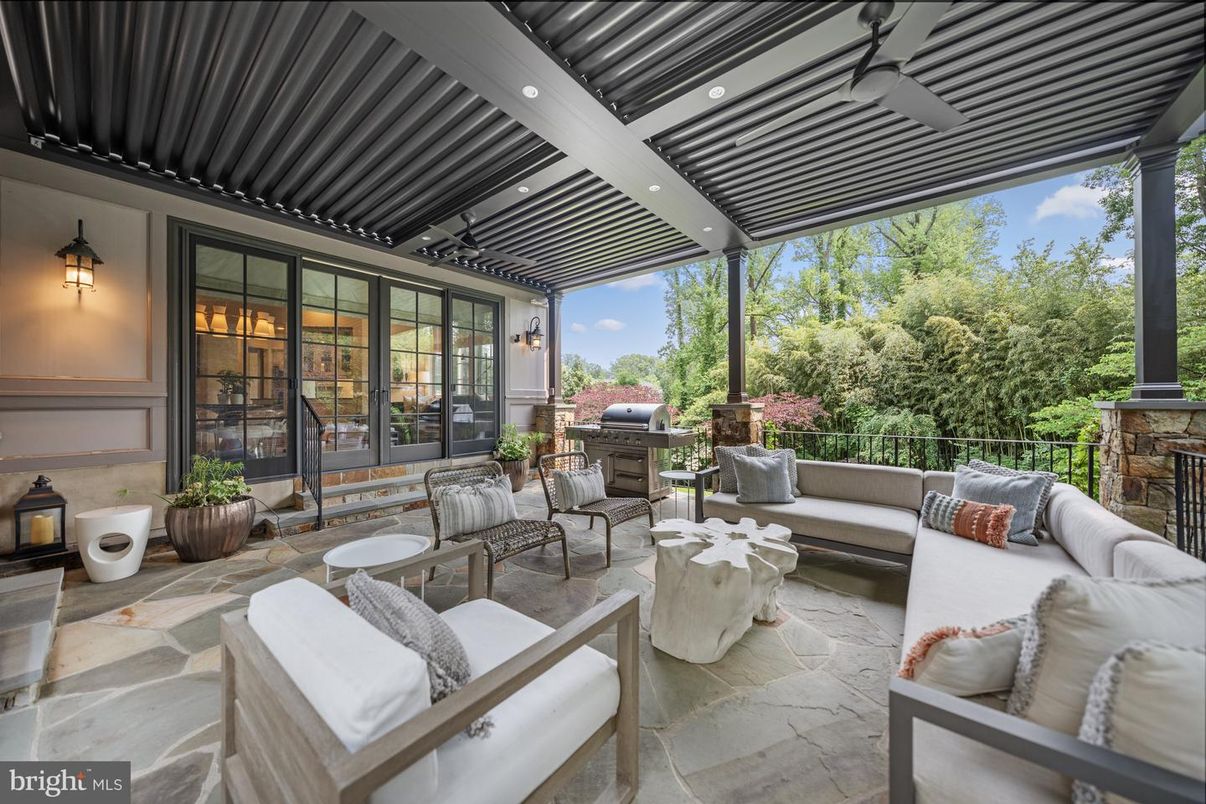 Exterior, Outdoor Kitchen