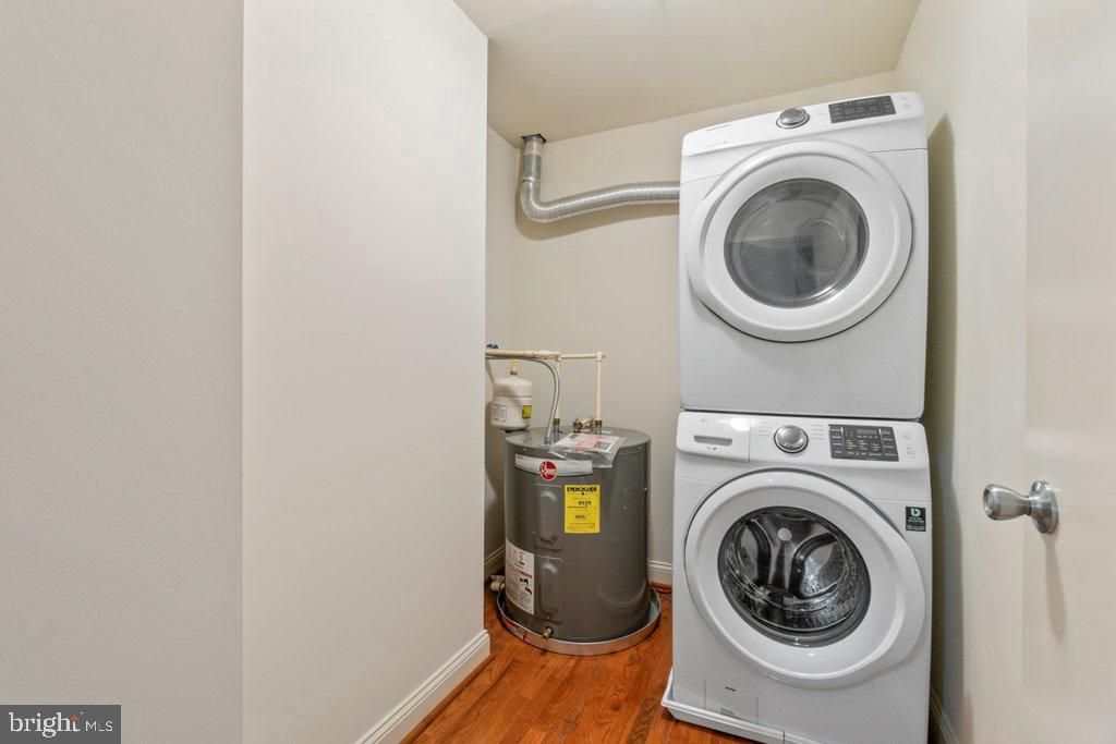 Interior, Utility Closets, Washer, Wood Texture Flooring
