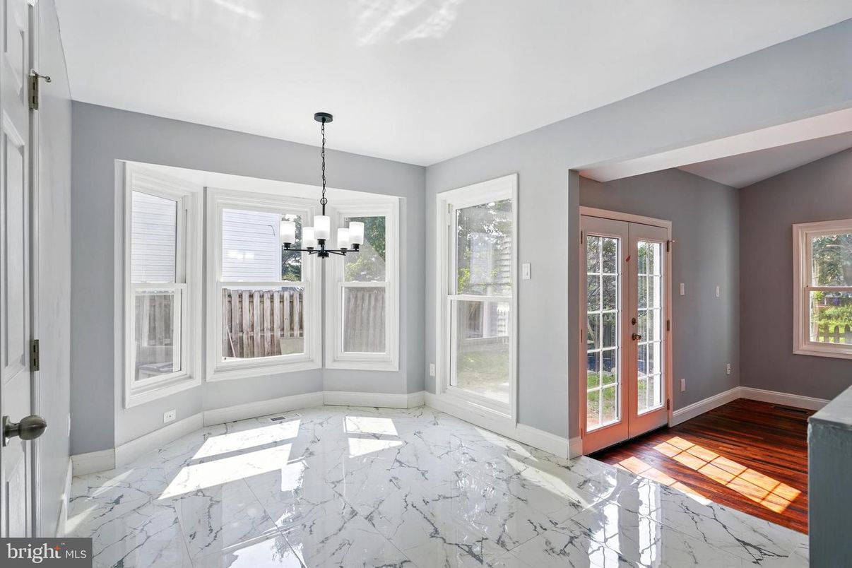 Chandelier, Empty room, Interior, Marble, Pendant Lights