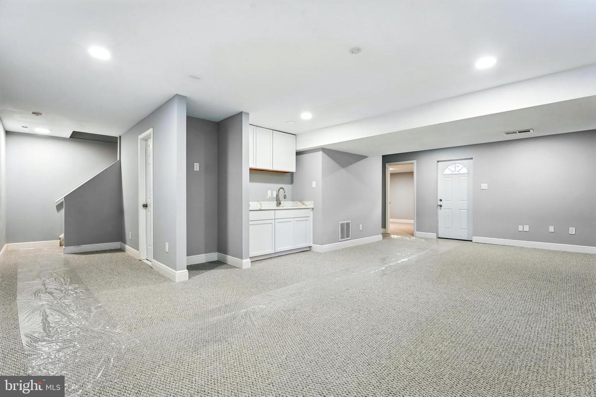 Empty room, Interior, Recessed Lighting