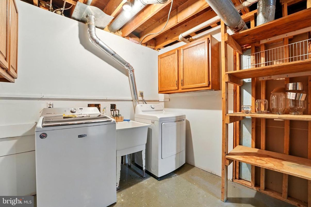 Interior, Washer, Wooden Beams, Wooden Ceilings