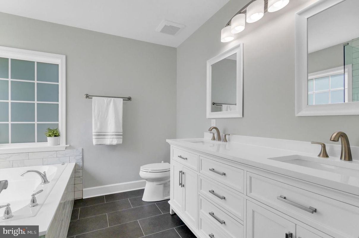 Bathroom, Dual Sink Vanities, Interior