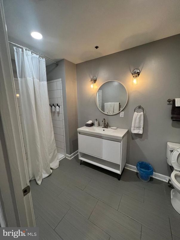 Bathroom, Interior, Recessed Lighting