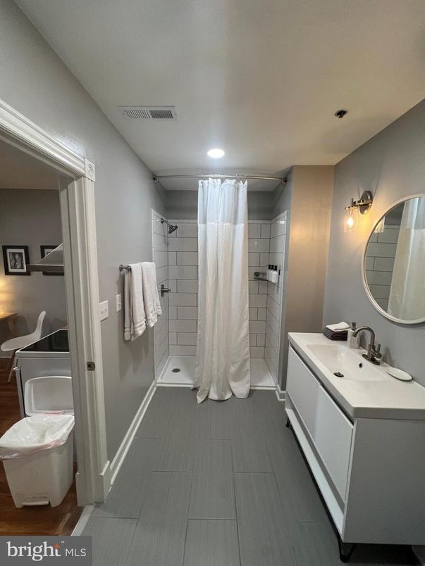 Bathroom, Interior, Recessed Lighting, Wood Texture Flooring