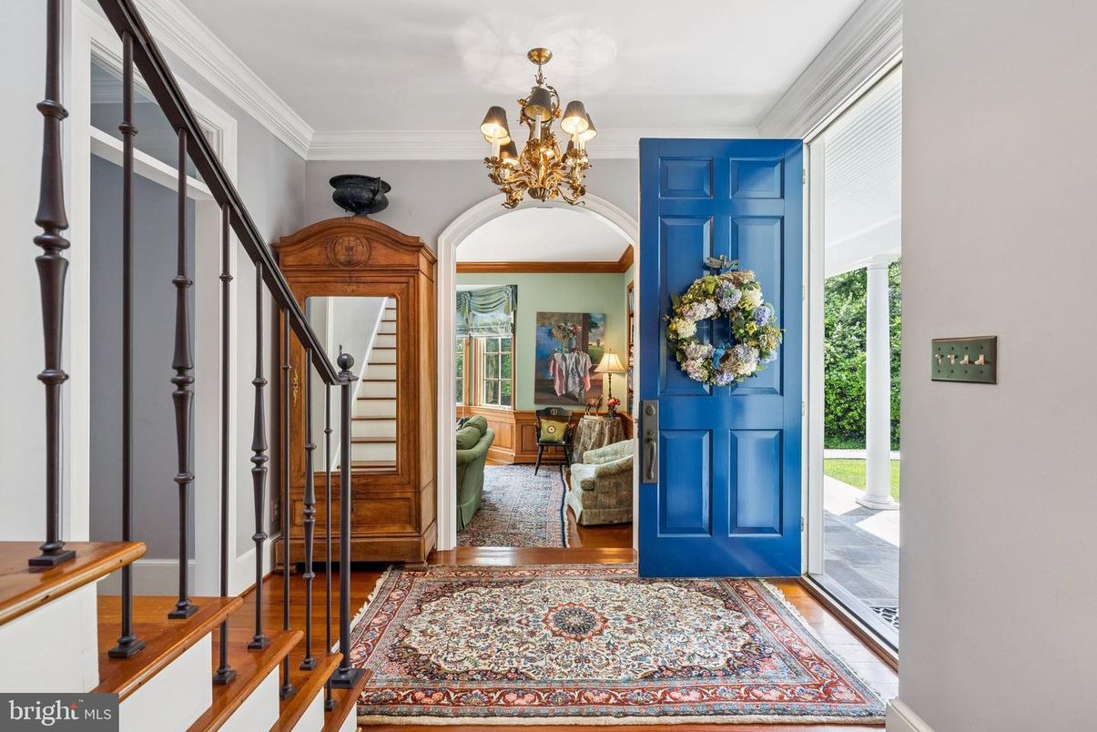 Chandelier, Interior, Wood Texture Flooring