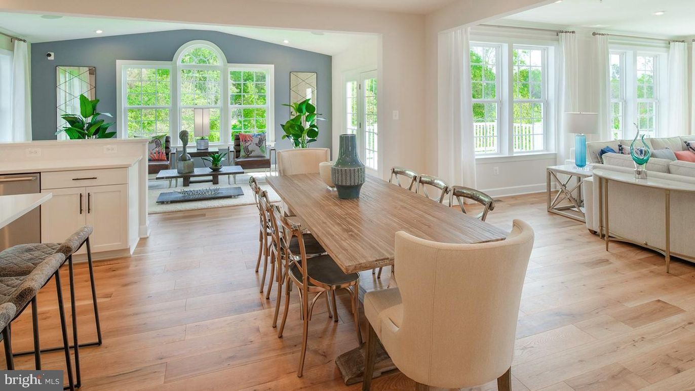 Dining room, Interior, Living room, Recessed Lighting, Wood Texture Flooring