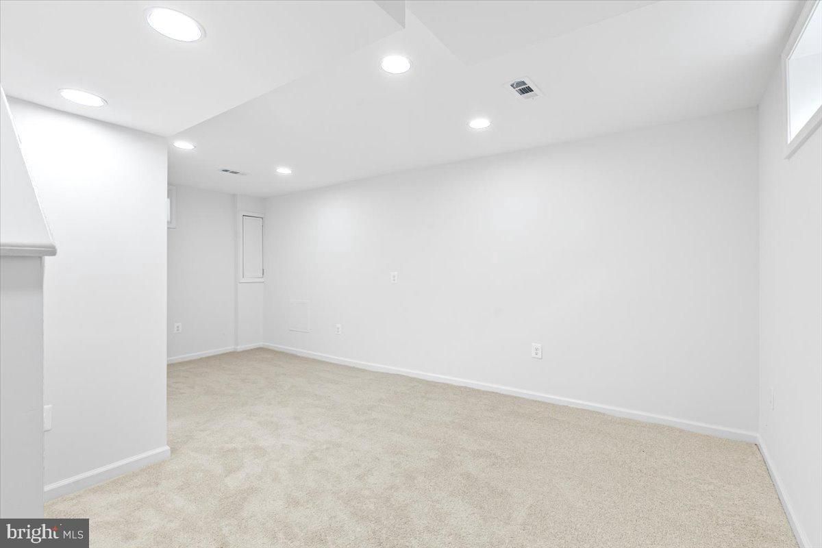 Empty room, Interior, Recessed Lighting