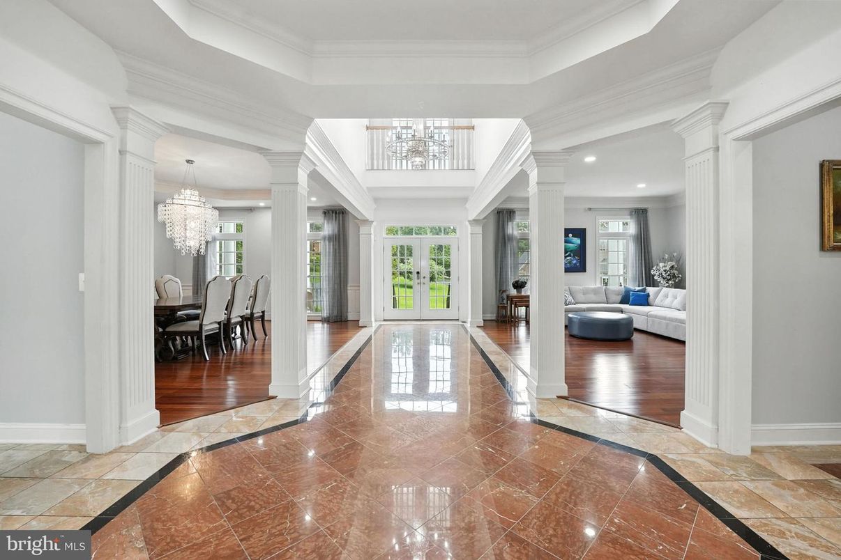 Chandelier, Dining room, Interior, Recessed Lighting, Wood Texture Flooring