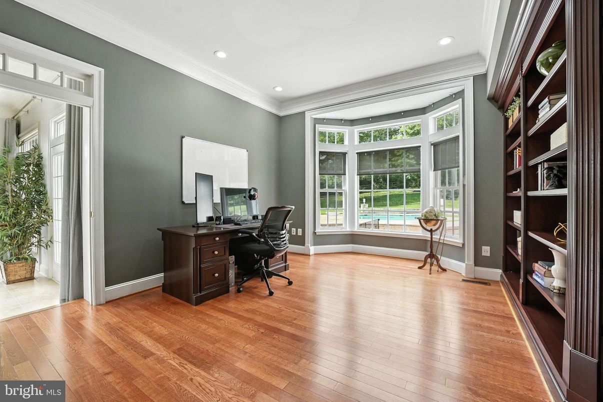 Home Office, Interior, Recessed Lighting, Wood Texture Flooring