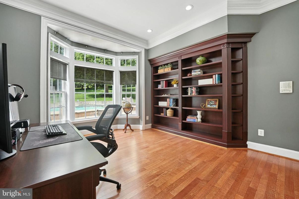 Home Office, Interior, Recessed Lighting, Wood Texture Flooring