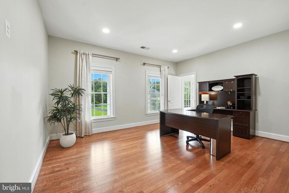 Home Office, Interior, Recessed Lighting, Wood Texture Flooring