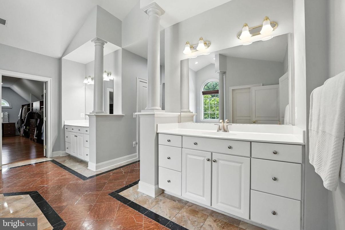 Bathroom, Dual Sink Vanities, Interior