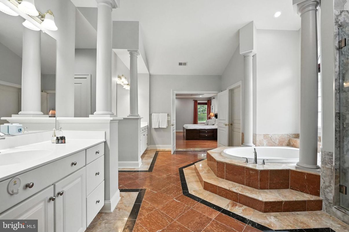 Bathroom, Interior, Recessed Lighting