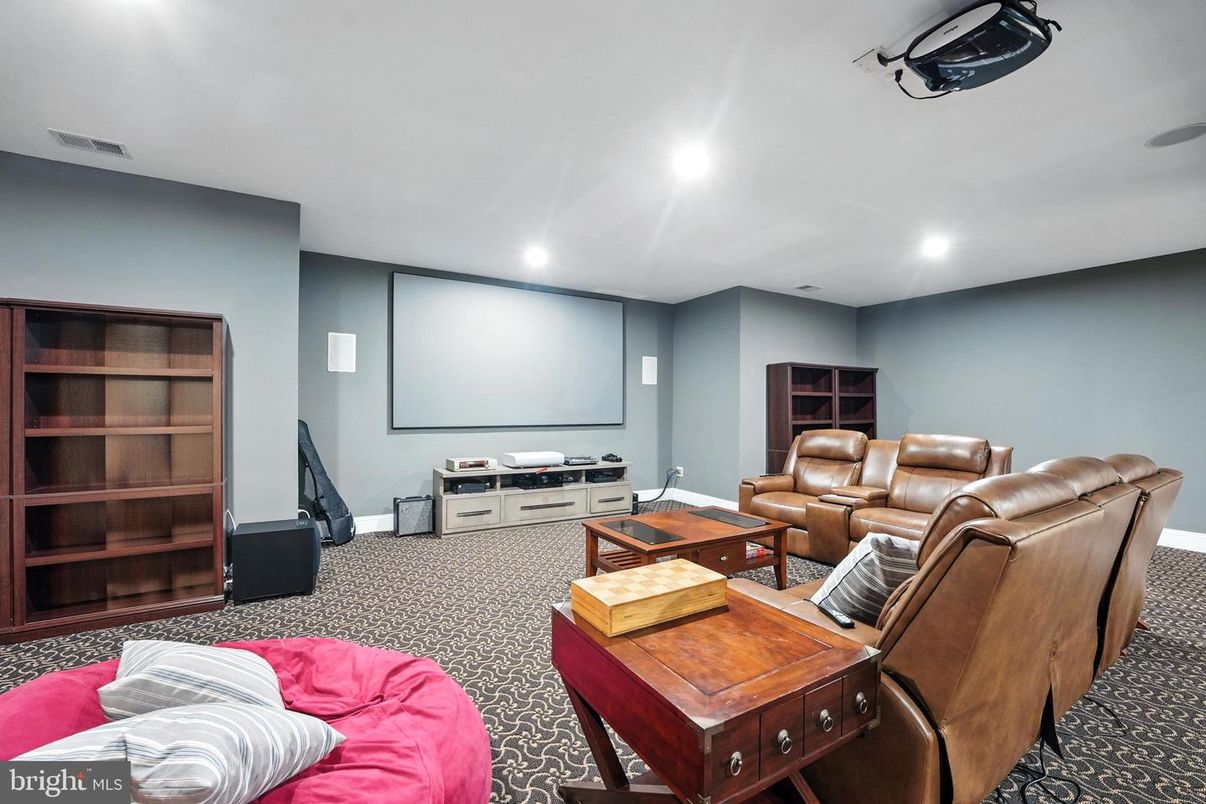 Interior, Projection Screen, Recessed Lighting, Theatre Room