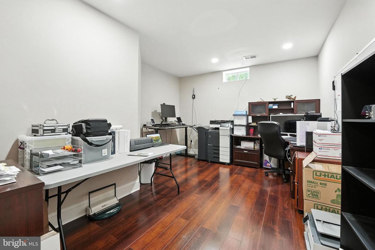 Home Office, Interior, Recessed Lighting, Wood Texture Flooring