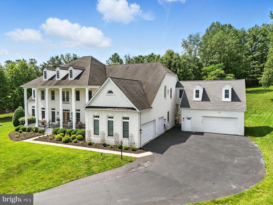 Attached, Exterior, Facade, French Provincial