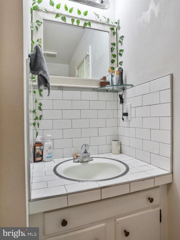 Bathroom, Interior, Tile Countertops