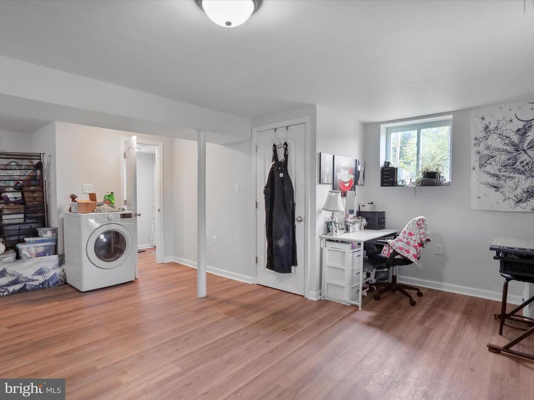 Home Office, Interior, Washer, Wood Texture Flooring