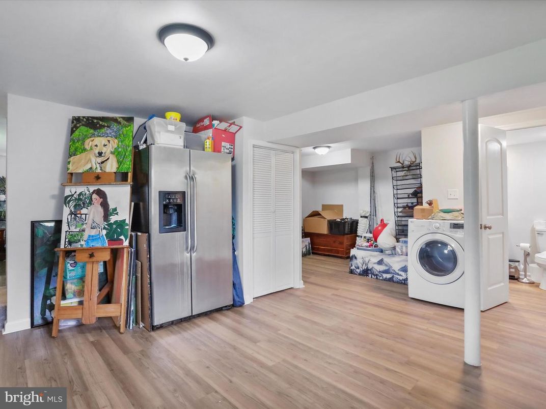 Interior, Utility Closets, Washer, Wood Texture Flooring