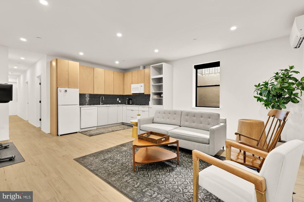 Interior, Kitchen, Living room, Recessed Lighting, Wood Texture Flooring