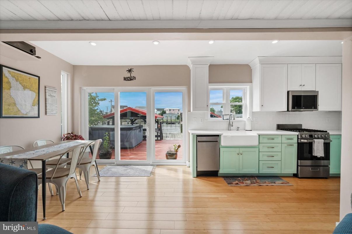 Dining room, Interior, Kitchen, Recessed Lighting, Stainless Steel Appliances, Wood Texture Flooring
